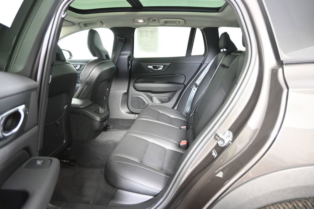 Used 2025 Volvo V60 B5 Cross Country Plus AWD/4WD image 18