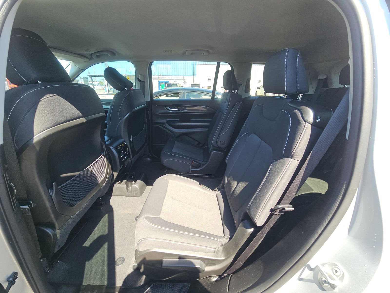 Used 2023 Jeep Grand Cherokee L Laredo AWD/4WD image 4
