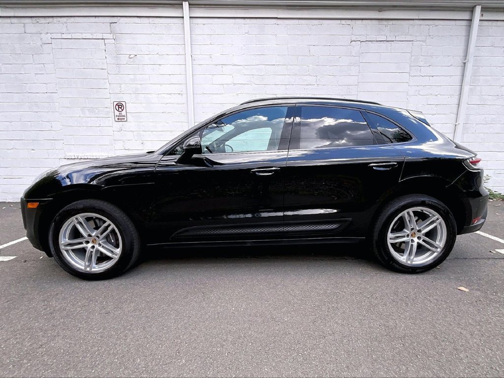 Certified 2023 Porsche Macan AWD/4WD image 2