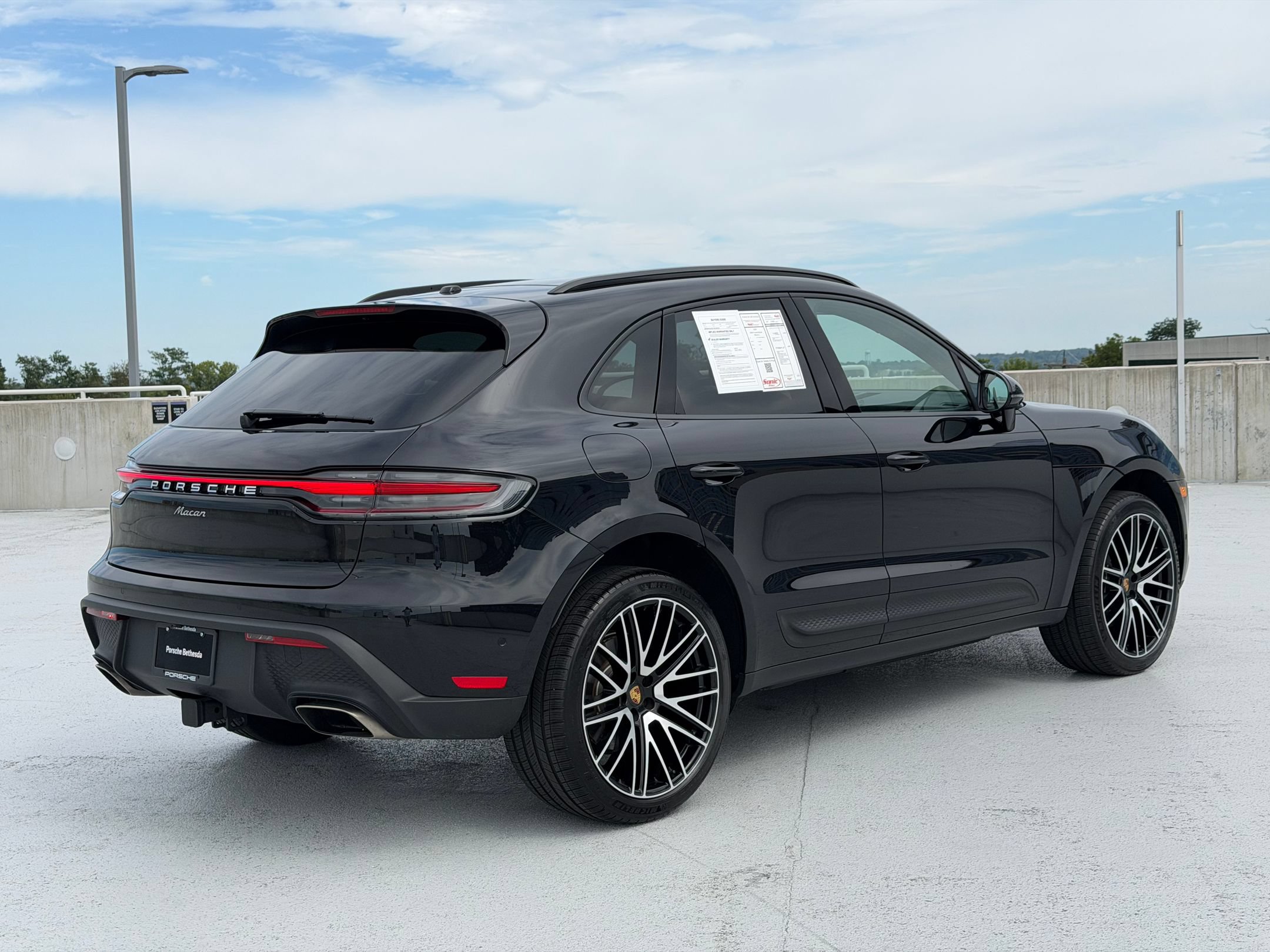 Certified 2026 Porsche Macan AWD/4WD image 9