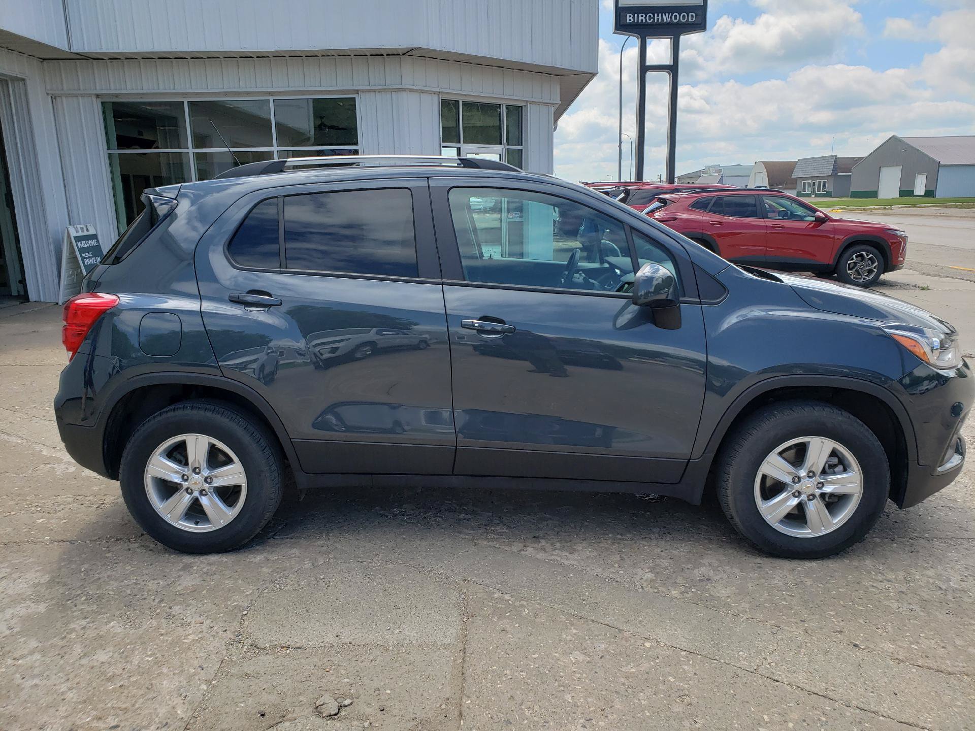 Used 2021 Chevrolet Trax LT w/ LT Convenience Package AWD/4WD image 5