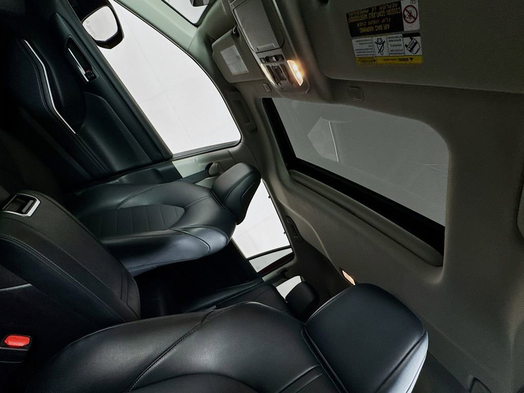 Certified 2025 Toyota Highlander XLE image 16