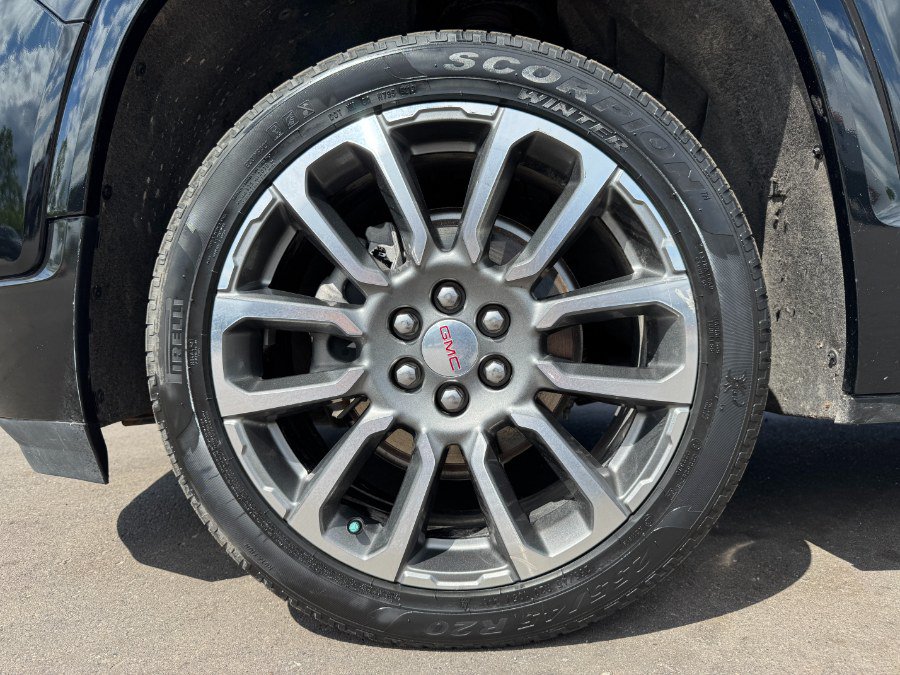 Used 2022 GMC Acadia Denali w/ GMC Pro Grade Package AWD/4WD image 13