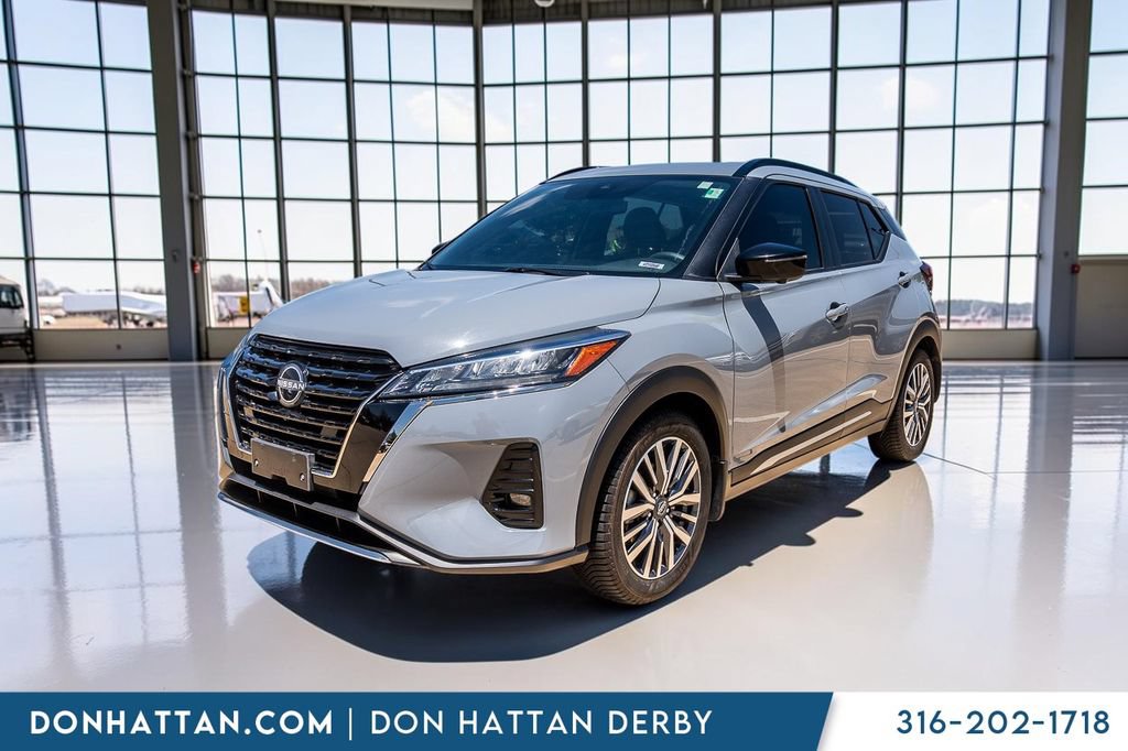 Used 2023 Nissan Kicks SR w/ SR Premium Package FWD image 29