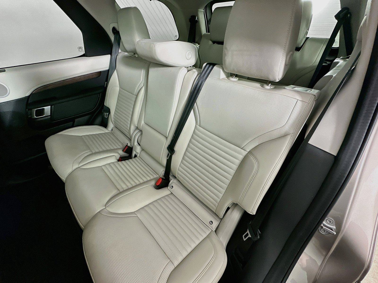Used 2026 Land Rover Discovery Dynamic SE AWD/4WD image 36