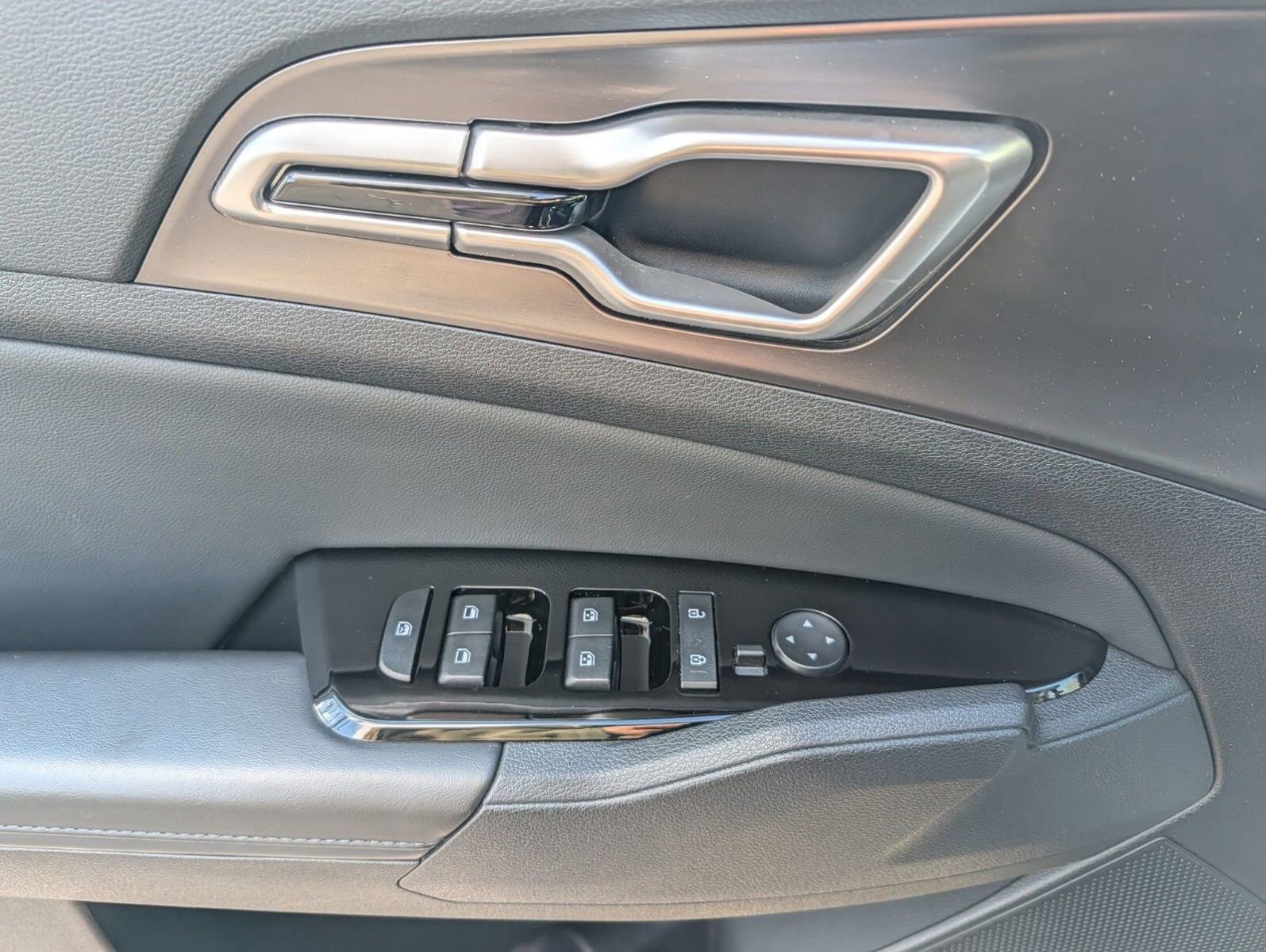 Used 2025 Kia Sportage EX w/ Premium Package image 27