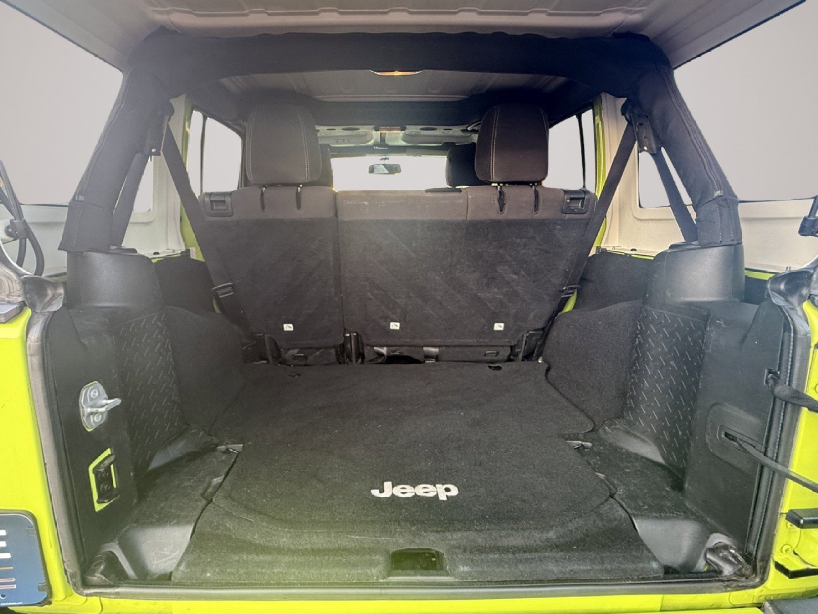 Used 2016 Jeep Wrangler Unlimited Sahara w/ Connectivity Group image 12