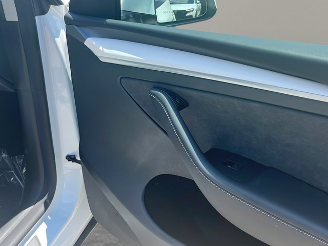 Used 2023 Tesla Model Y Long Range AWD/4WD image 16