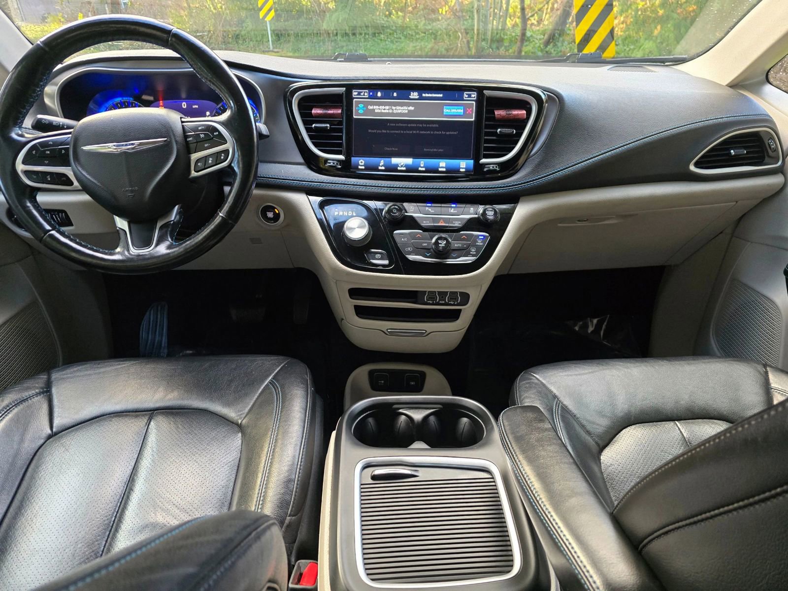 Used 2021 Chrysler Pacifica Touring-L image 18