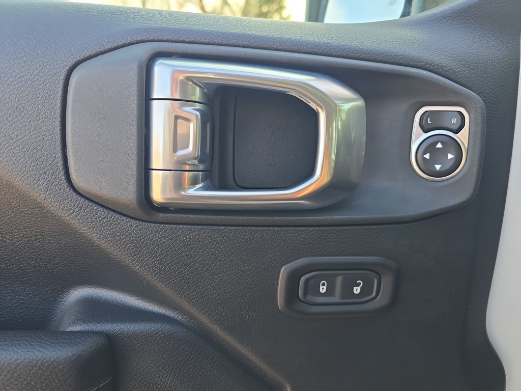 Used 2024 Jeep Wrangler Unlimited w/ LED Headlamp & Fog Lamp Group AWD/4WD image 13
