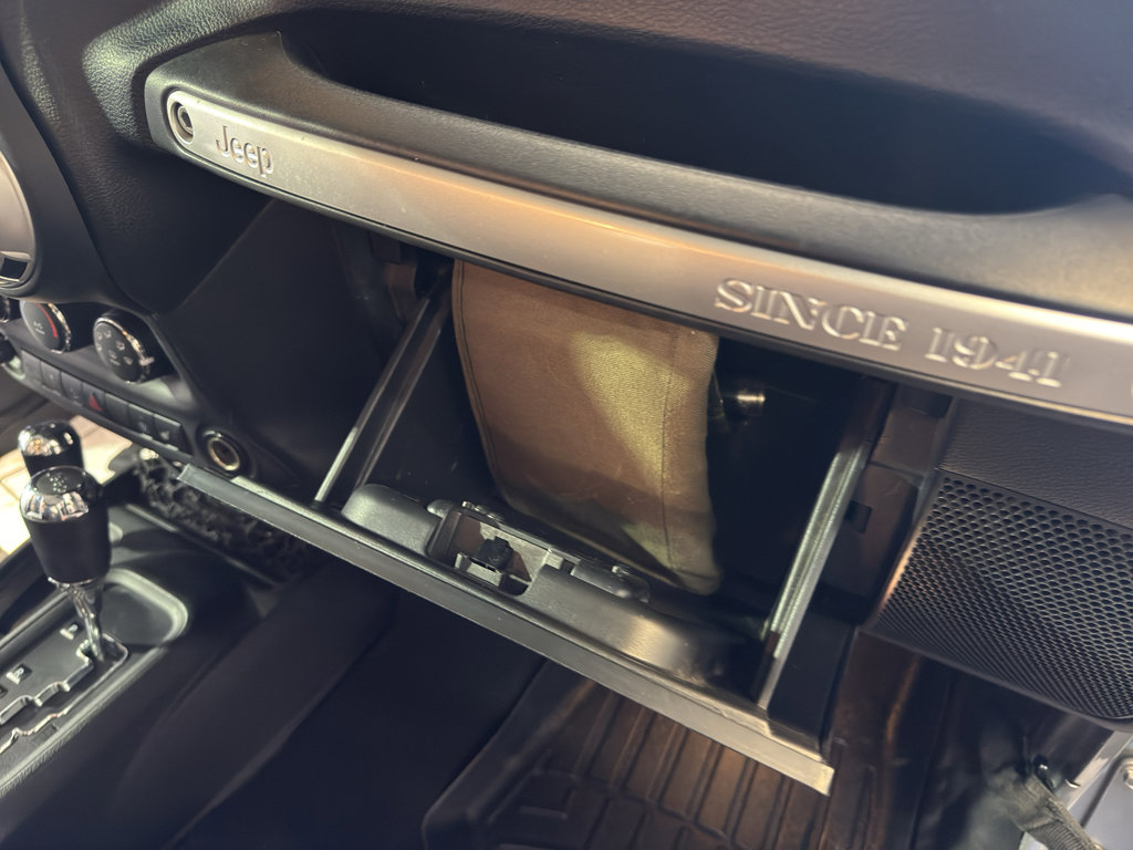 Used 2013 Jeep Wrangler Unlimited Sahara w/ Connectivity Group image 21