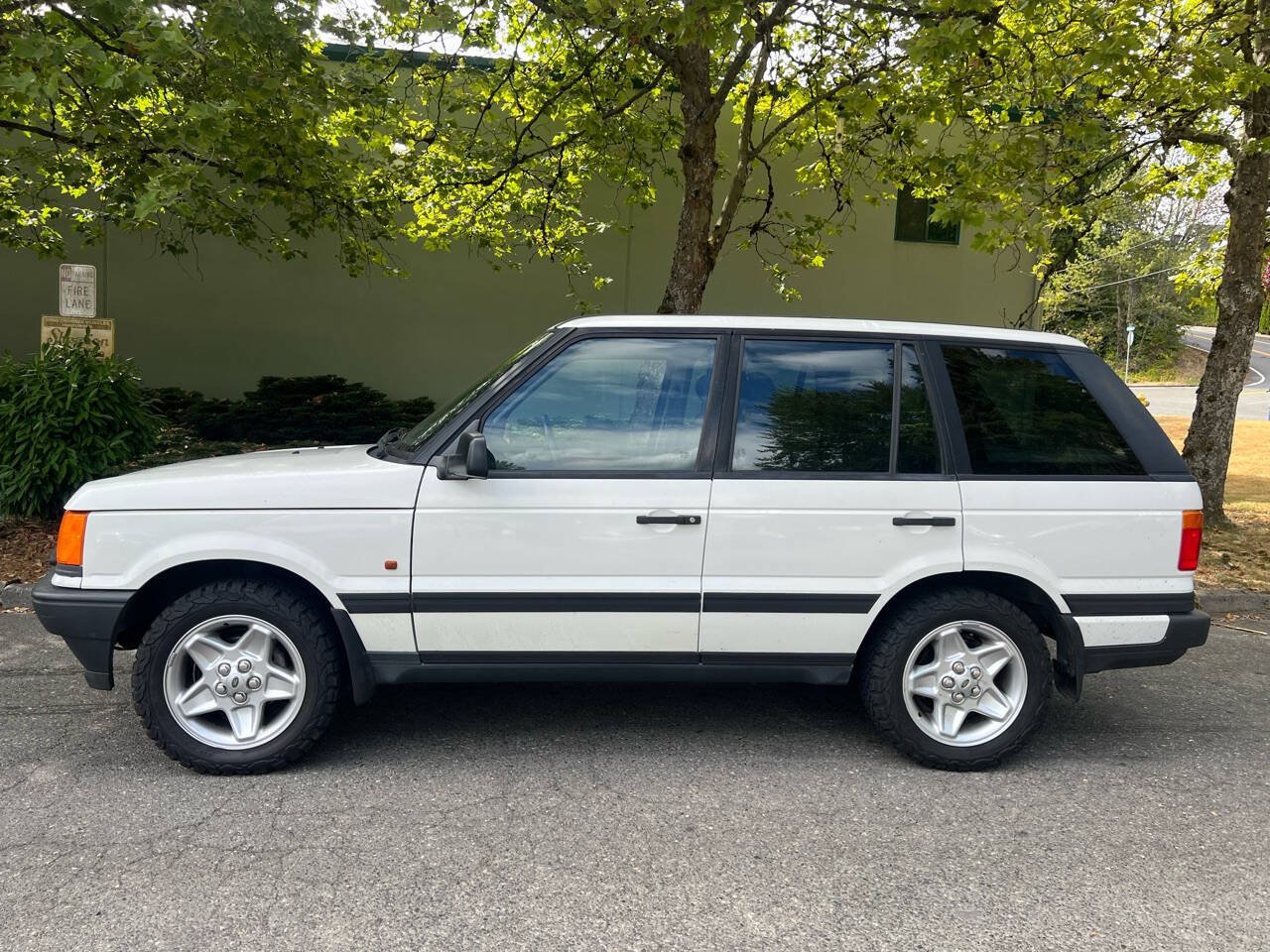 Used 1999 Land Rover Range Rover SE AWD/4WD image 2