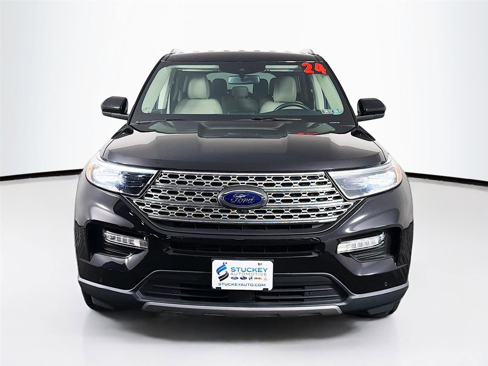 Used 2024 Ford Explorer Limited AWD/4WD image 2