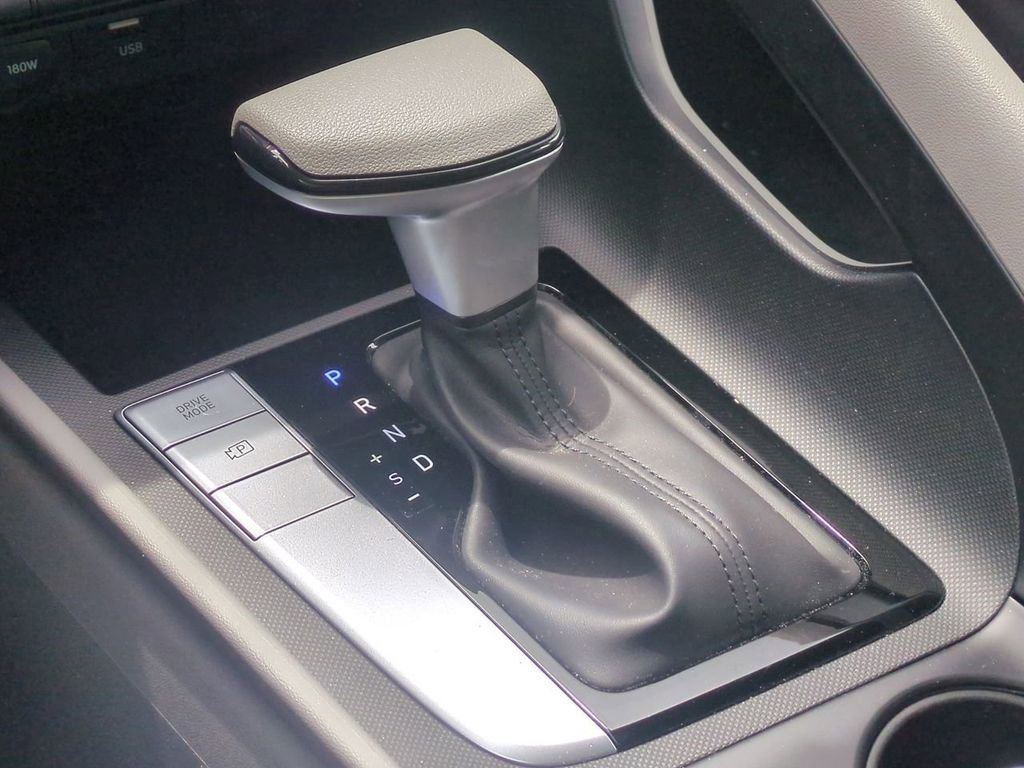 Certified 2025 Hyundai Elantra SE FWD image 17