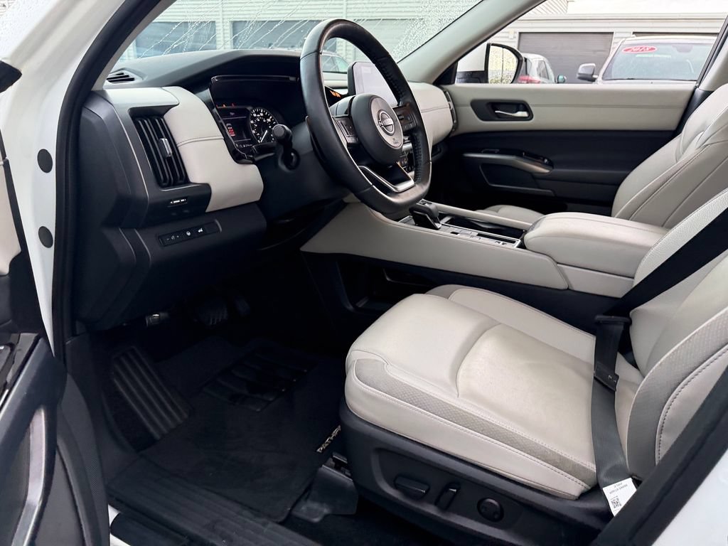 Certified 2024 Nissan Pathfinder SL FWD image 11