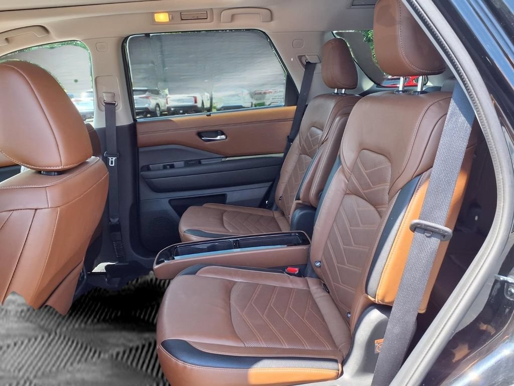 Used 2022 Nissan Pathfinder Platinum w/ Cargo Package AWD/4WD image 21