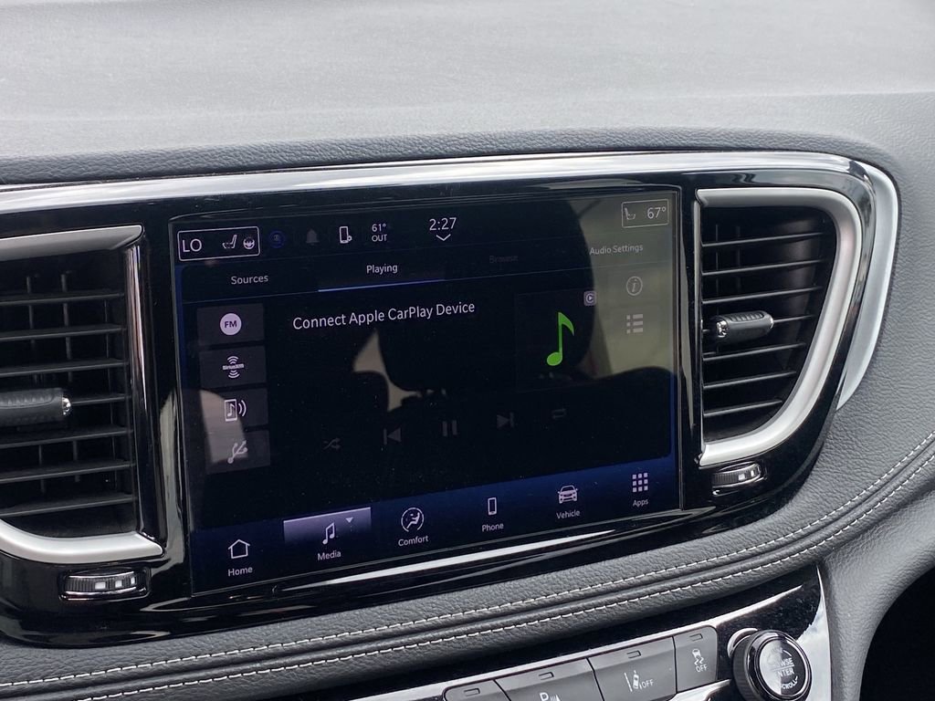 Used 2024 Chrysler Pacifica Touring image 6