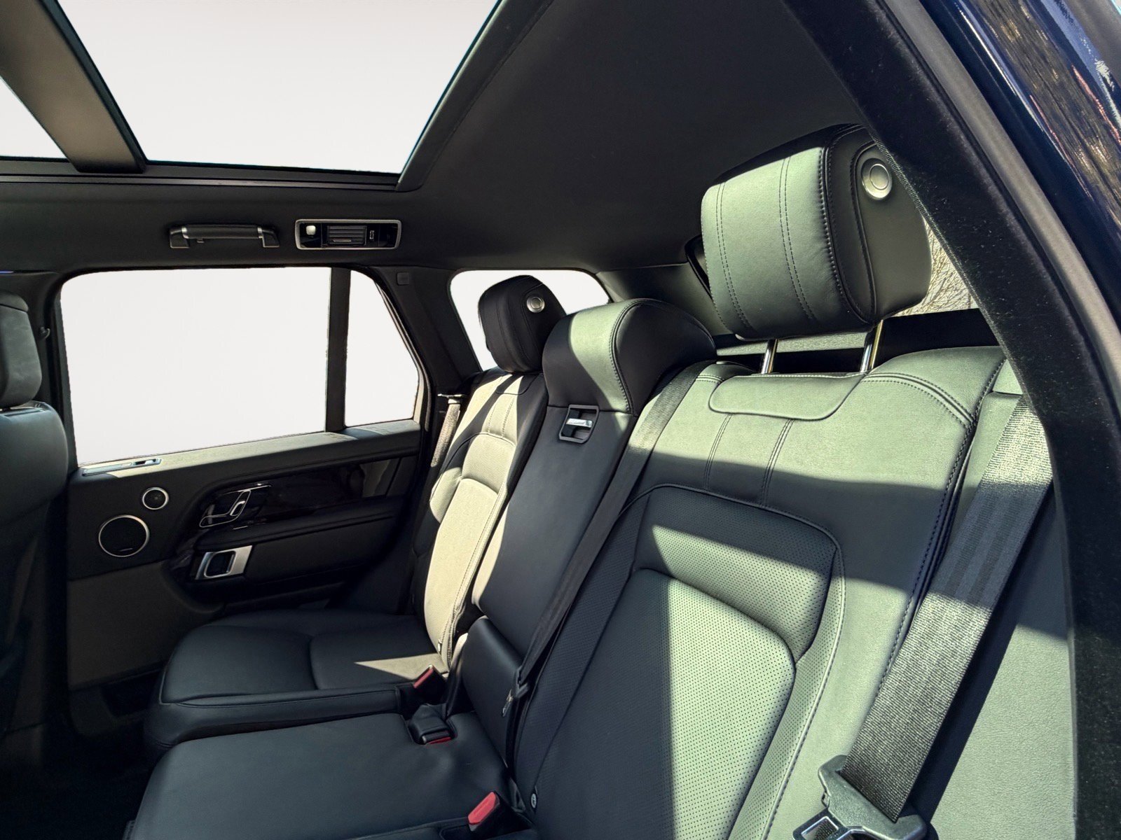 Used 2022 Land Rover Range Rover Westminster Edition image 19