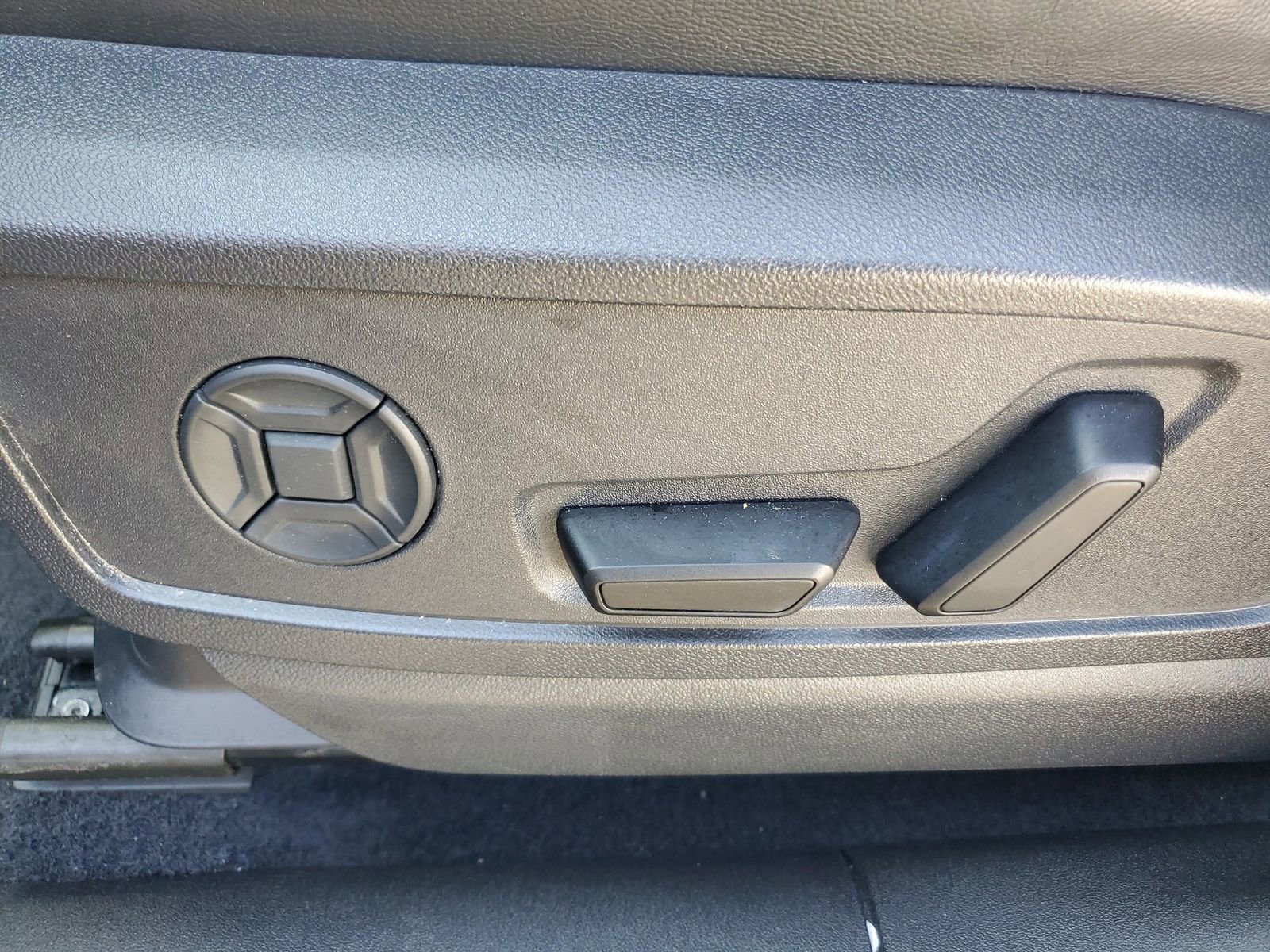 Used 2025 Audi Q5 Premium w/ Convenience Package image 22