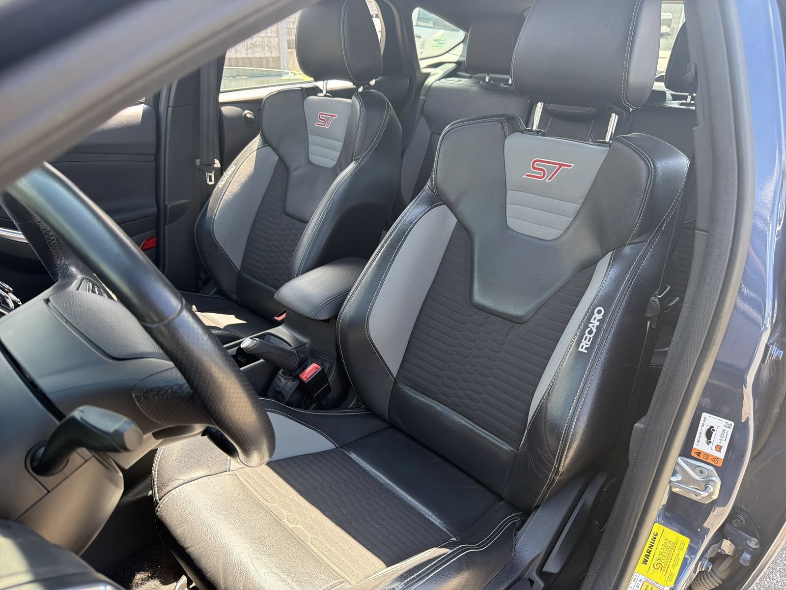Used 2018 Ford Focus ST w/ Equipment Group 401A FWD image 20