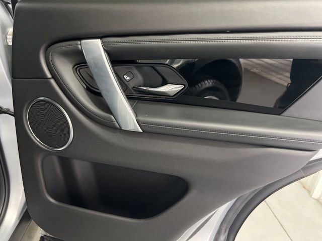 Used 2021 Land Rover Discovery Sport SE image 19
