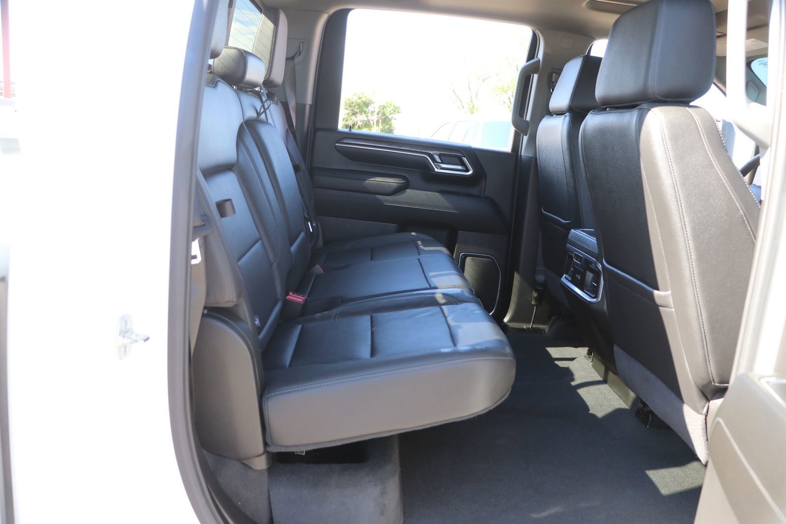 Used 2025 Chevrolet Silverado 2500 LTZ w/ LTZ Premium Package image 33