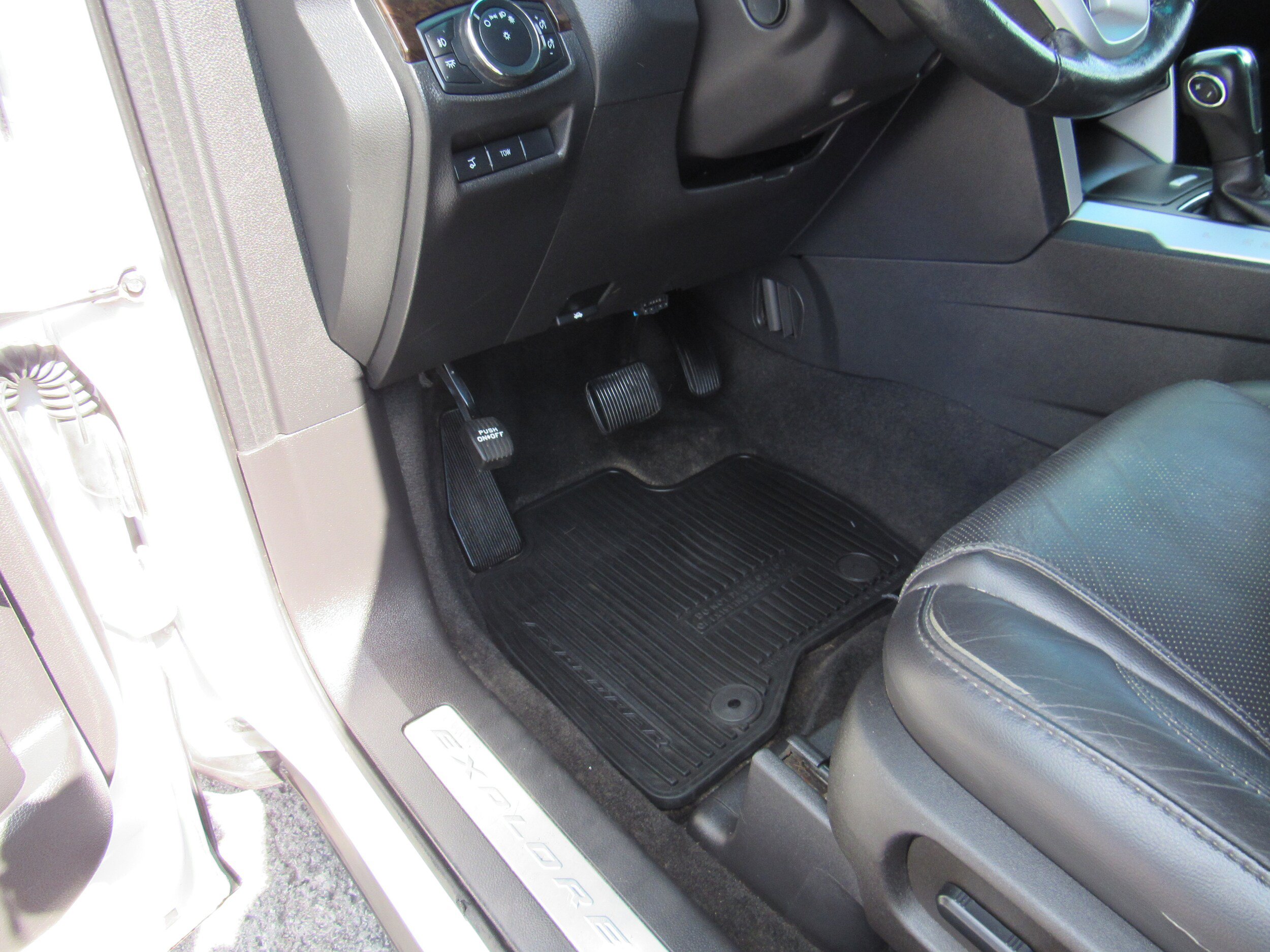 Used 2015 Ford Explorer Limited w/ Equipment Group 301A AWD/4WD image 15