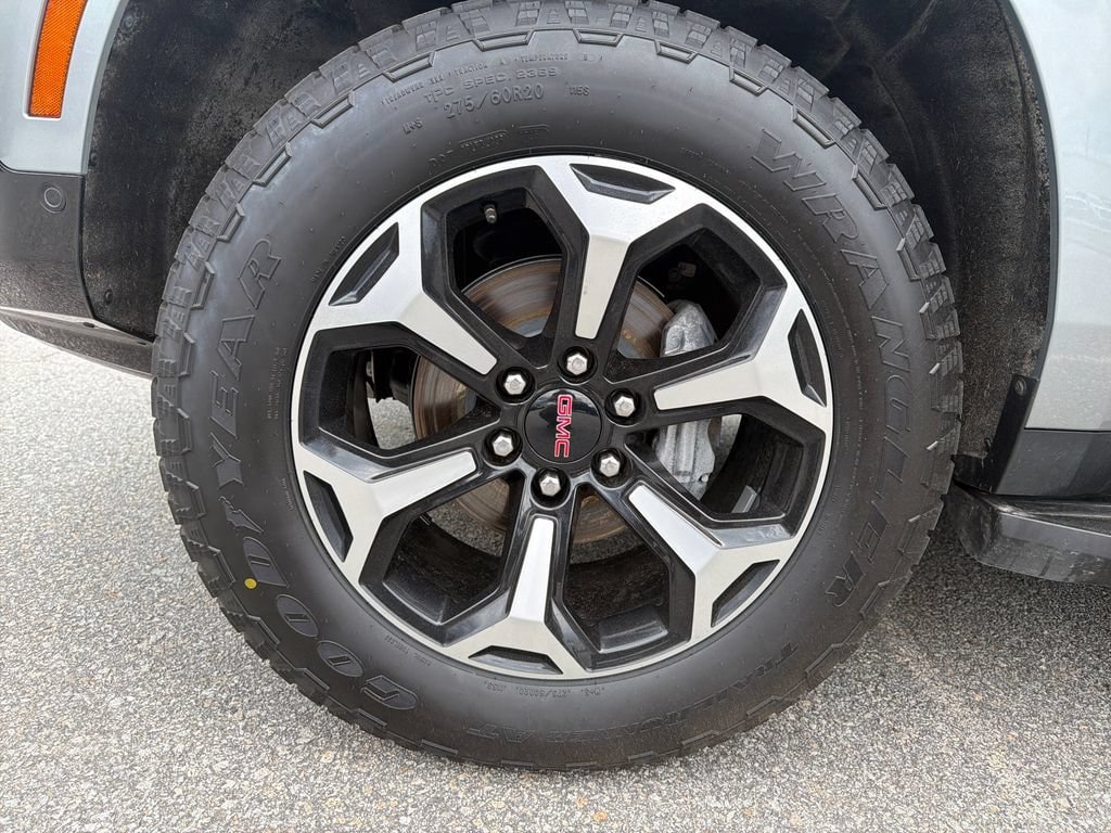 Certified 2025 GMC Yukon XL AT4 AWD/4WD image 28