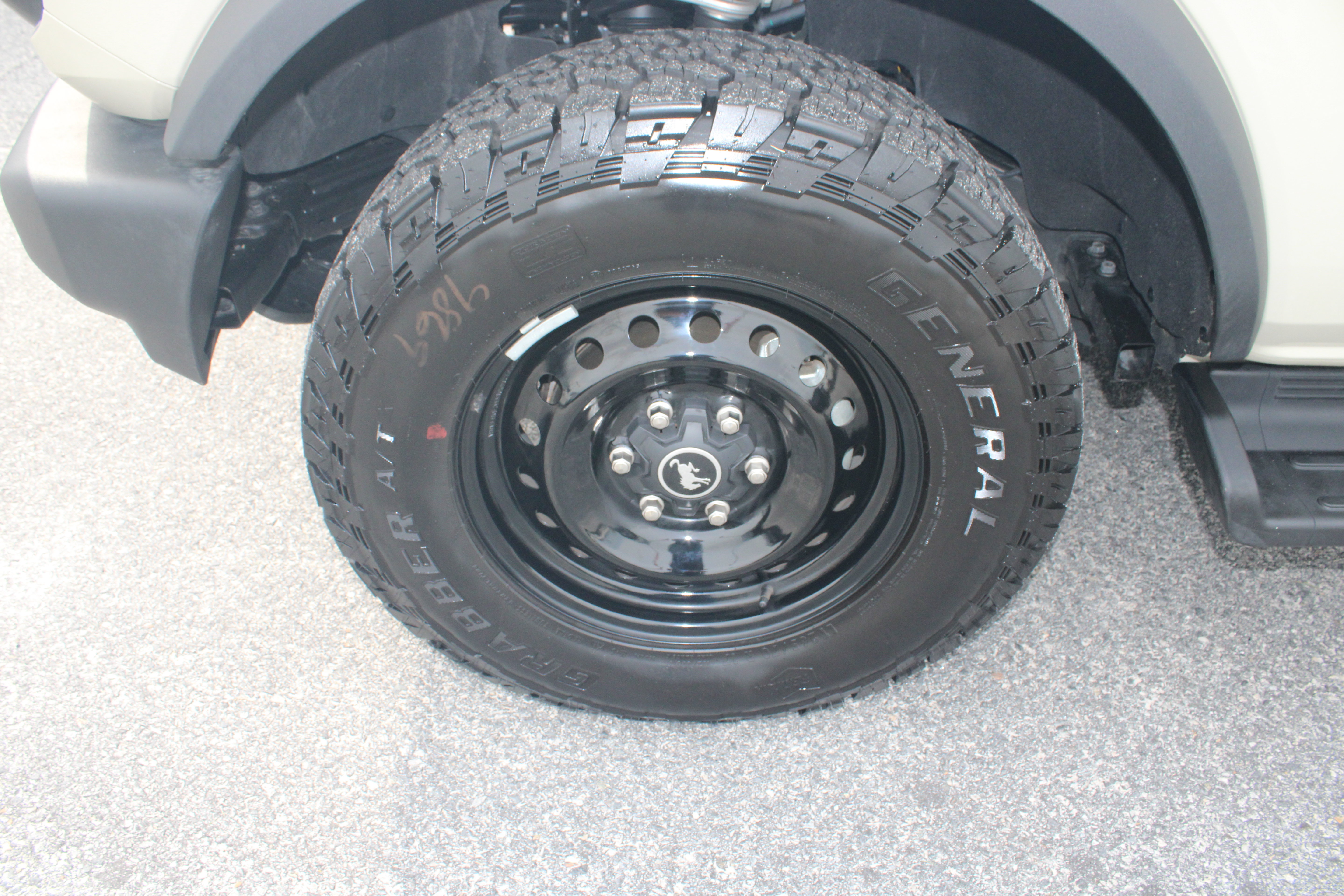 Used 2026 Ford Bronco Outer Banks AWD/4WD image 11