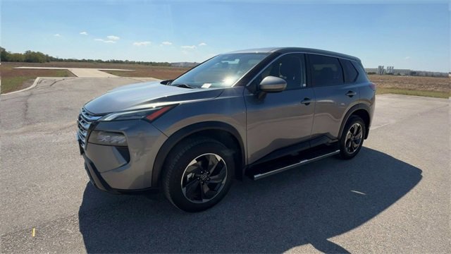 Used 2024 Nissan Rogue SV image 4