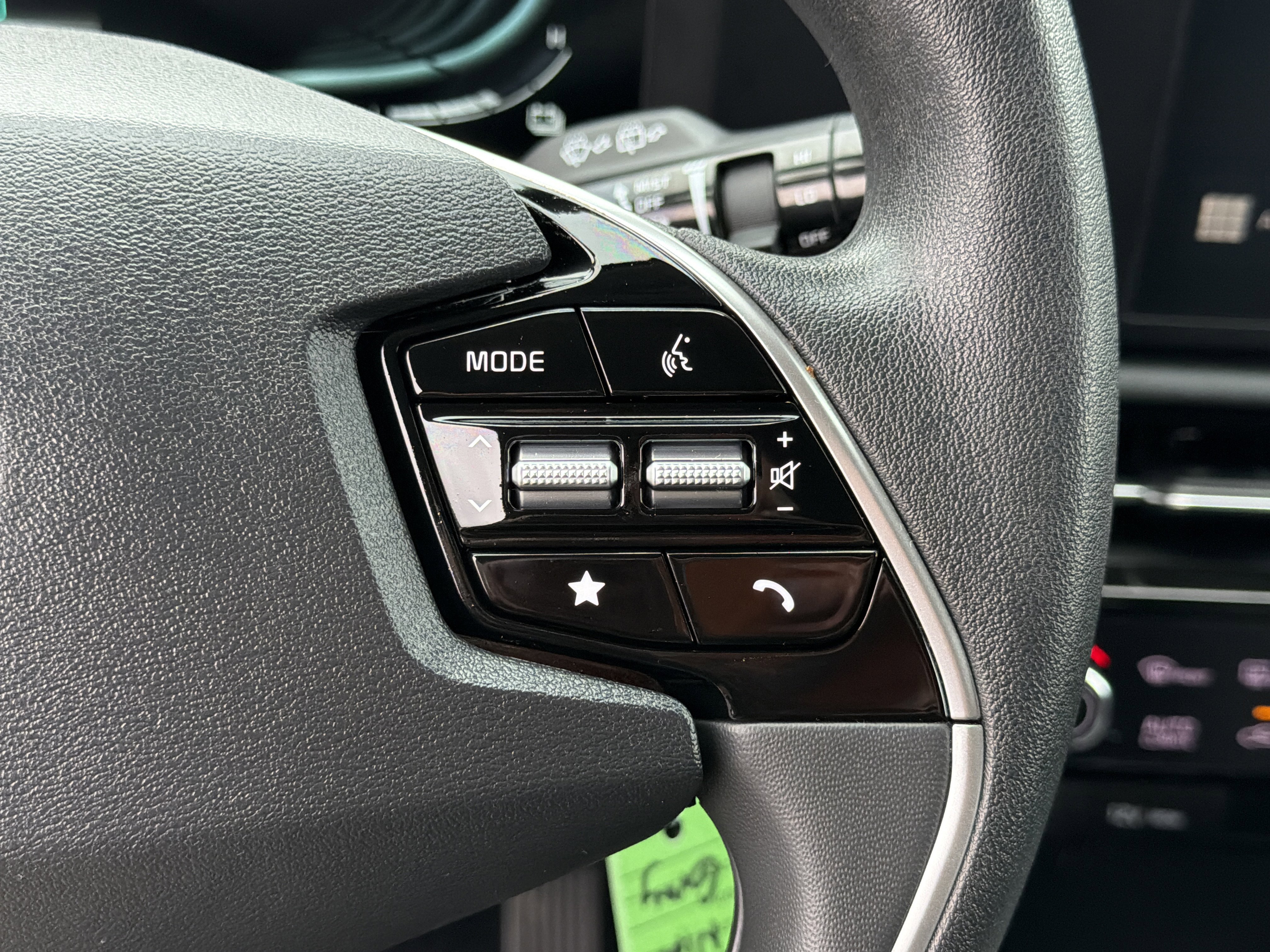 Used 2023 Kia Niro LX image 26