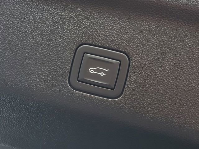 Used 2024 Chevrolet Tahoe Z71 w/ Luxury Package image 36