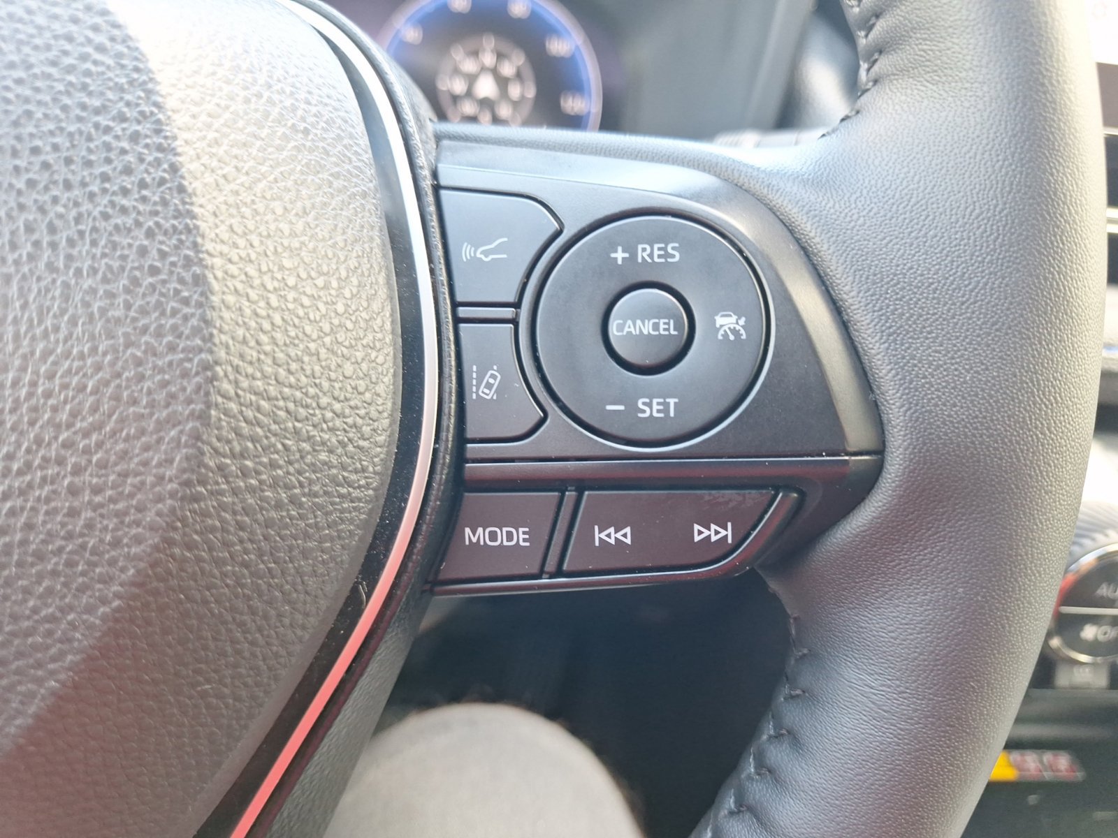 Used 2025 Toyota RAV4 XSE w/ Advanced Technology Package AWD/4WD image 21