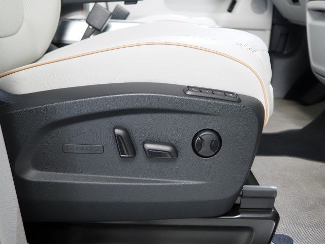 Used 2025 Volkswagen ID. Buzz 1st Edition image 62