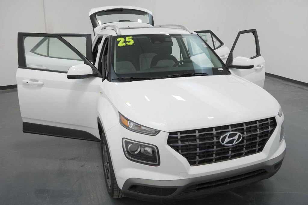 New 2025 Hyundai Venue SEL image 37