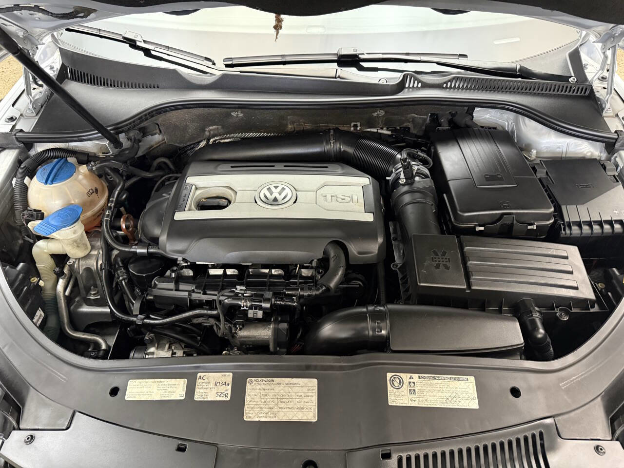 Used 2012 Volkswagen Eos Lux FWD image 17