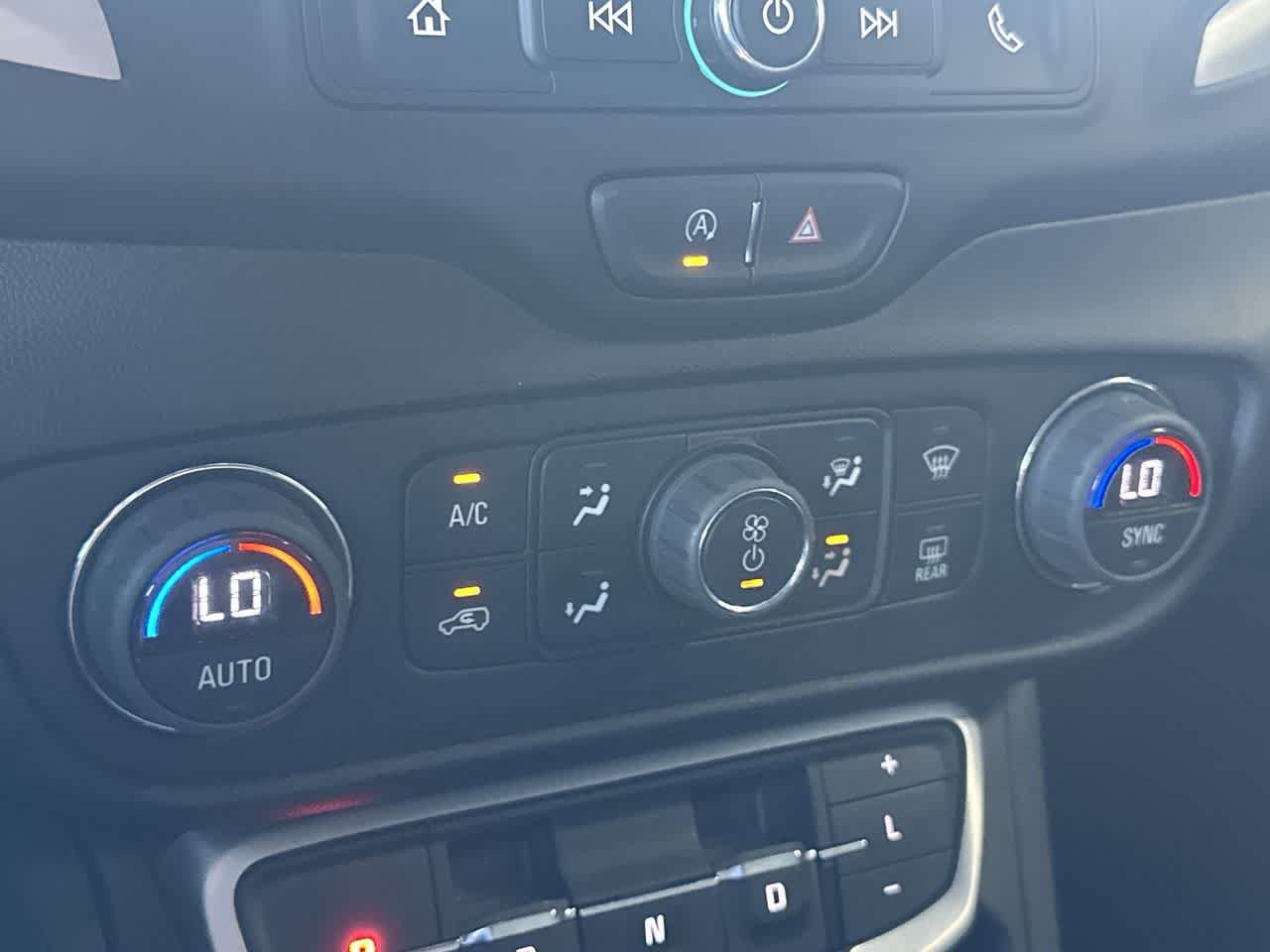 Used 2024 GMC Terrain SLE w/ Driver Convenience Package FWD image 20