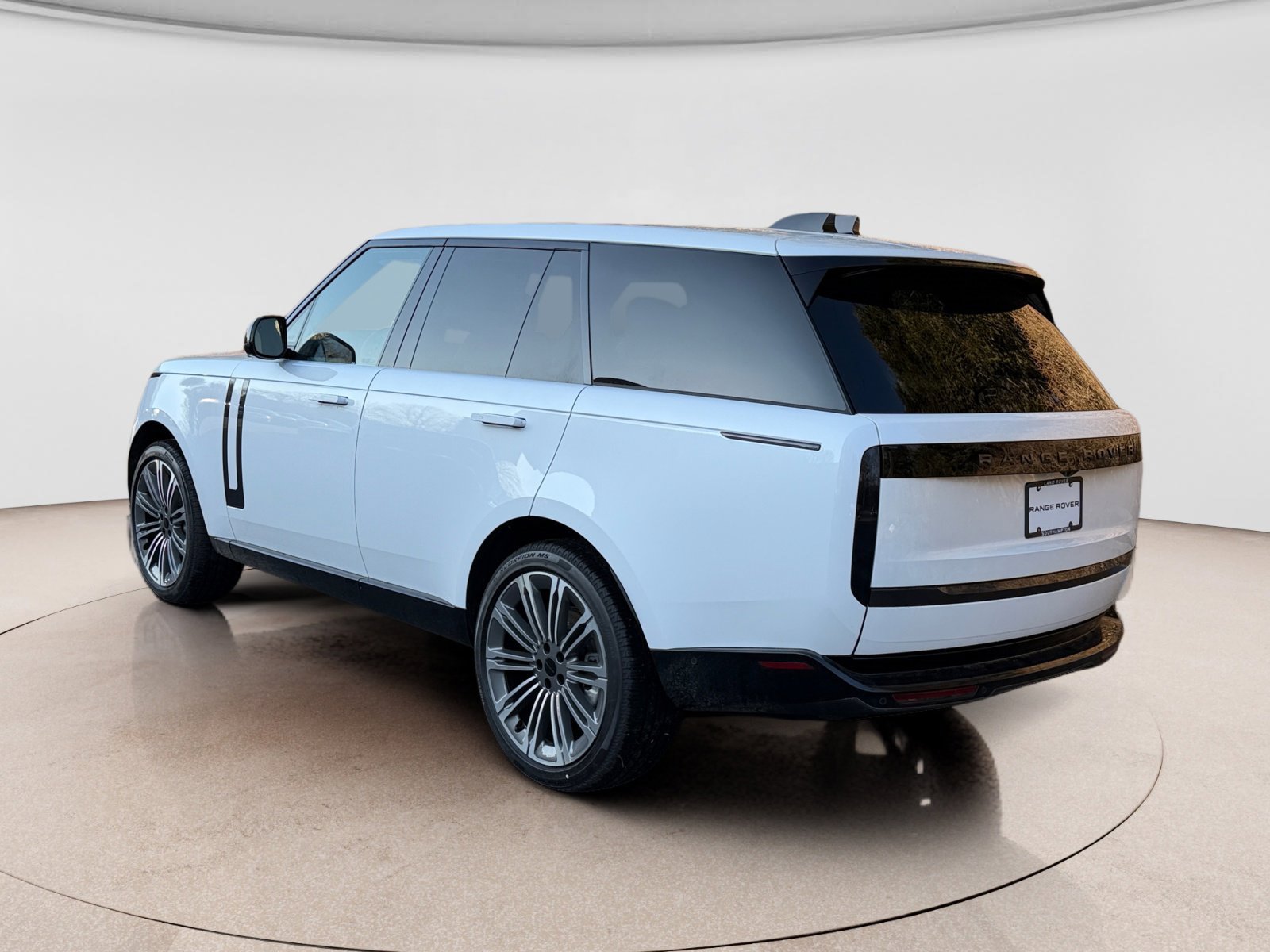 New 2026 Land Rover Range Rover SE AWD/4WD image 3