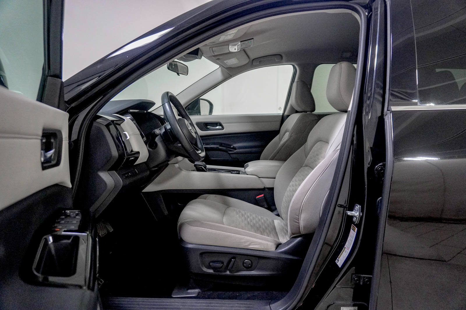 Used 2022 Nissan Pathfinder SV AWD/4WD image 20