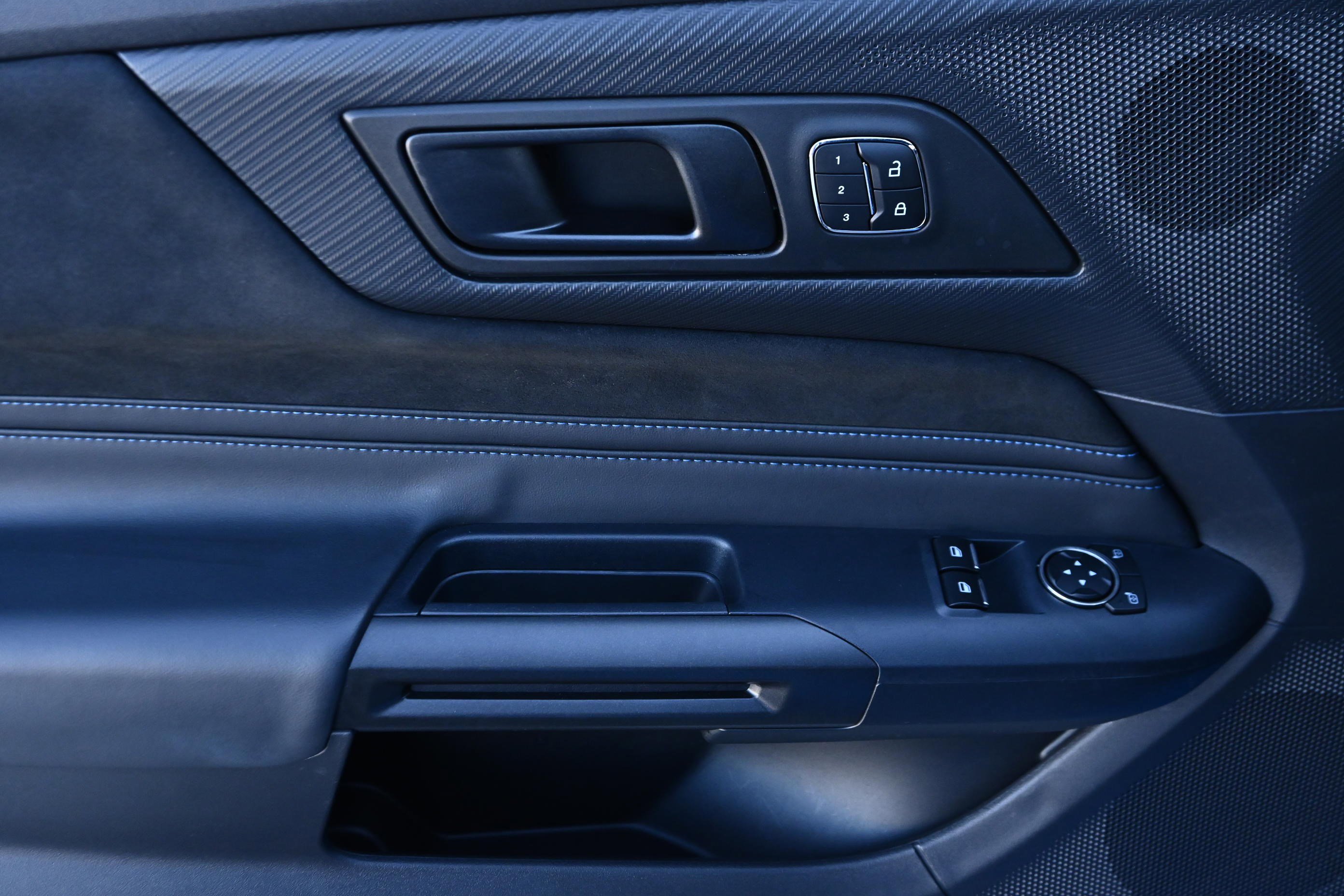 Used 2025 Ford Mustang Dark Horse image 27