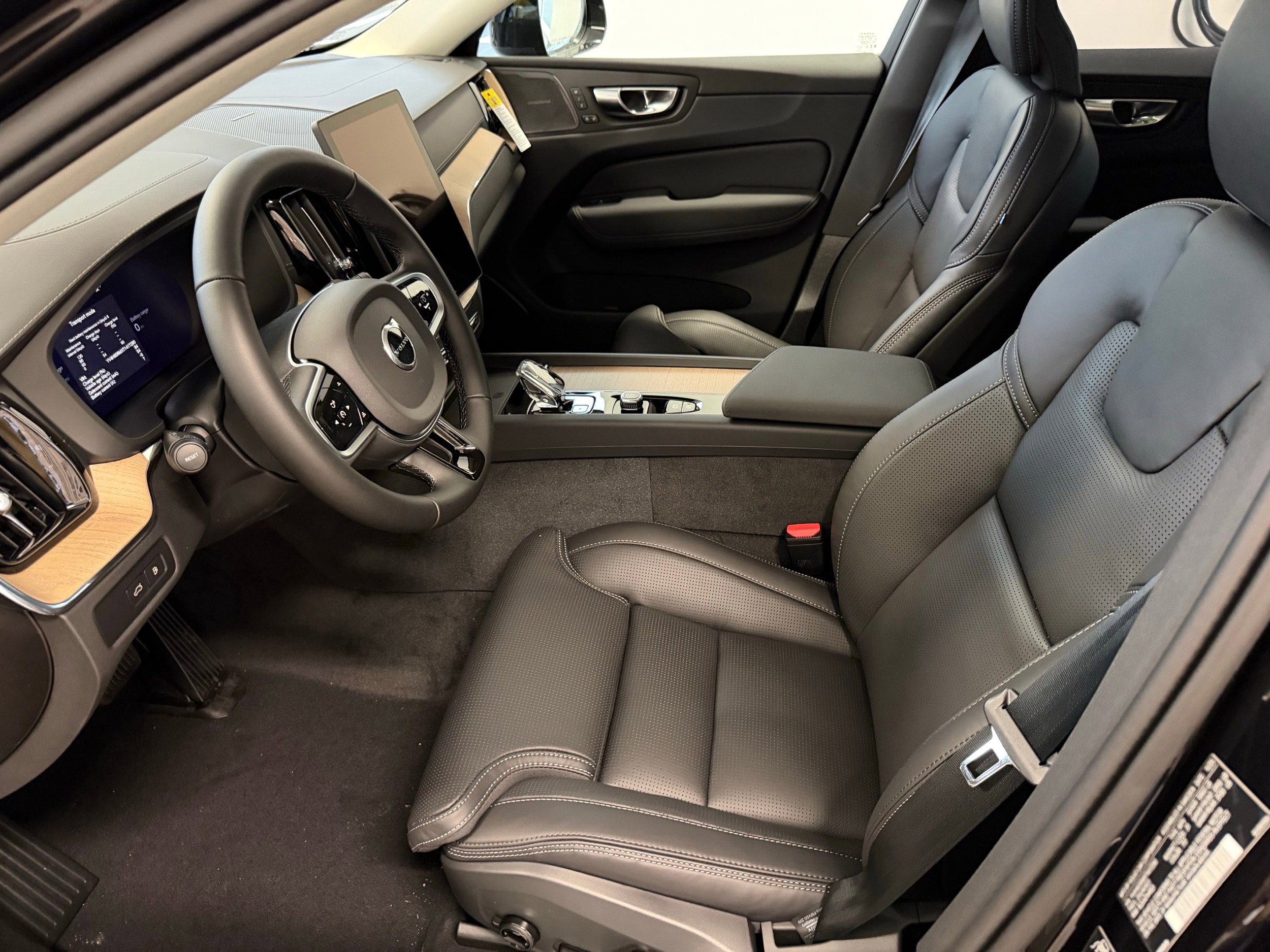 New 2026 Volvo XC60 T8 Ultra w/ Protection Package Premier image 12