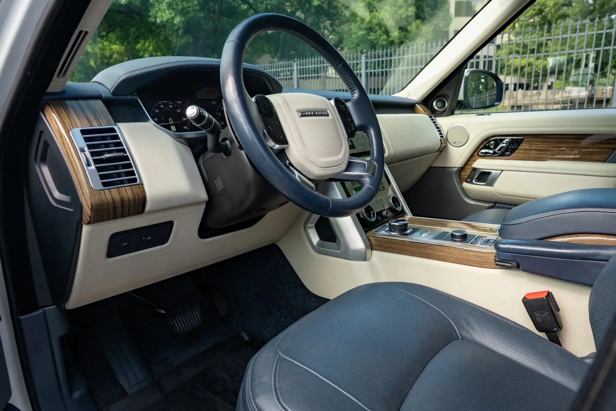 Used 2018 Land Rover Range Rover HSE AWD/4WD image 10