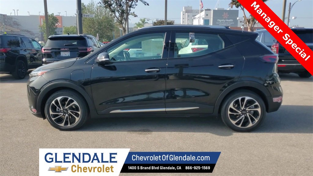 Certified 2022 Chevrolet Bolt EUV Premier w/ Sun & Sound Package image 5