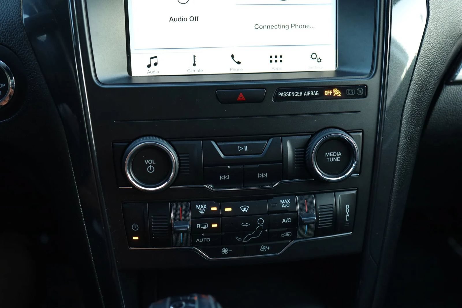 Used 2018 Ford Explorer XLT w/ Equipment Group 201A FWD image 25