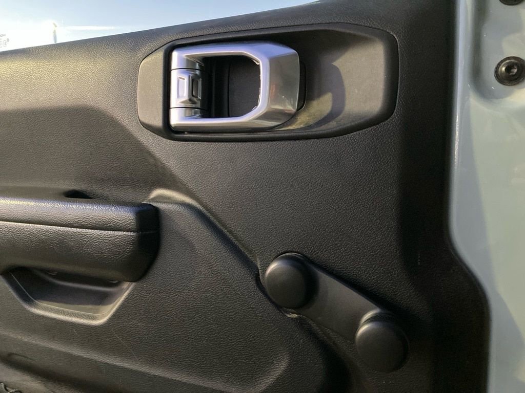 Used 2023 Jeep Gladiator Sport w/ Off Road Group image 13