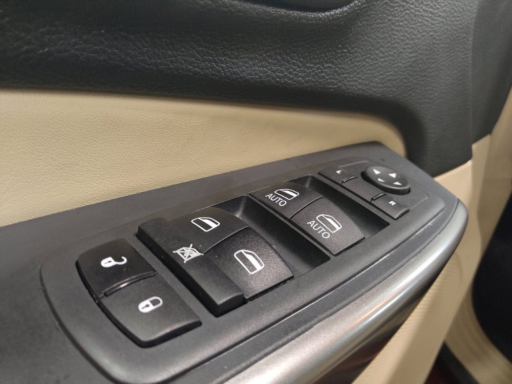 Used 2021 Jeep Cherokee Latitude FWD image 27