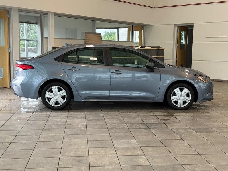 Used 2026 Toyota Corolla LE FWD image 2