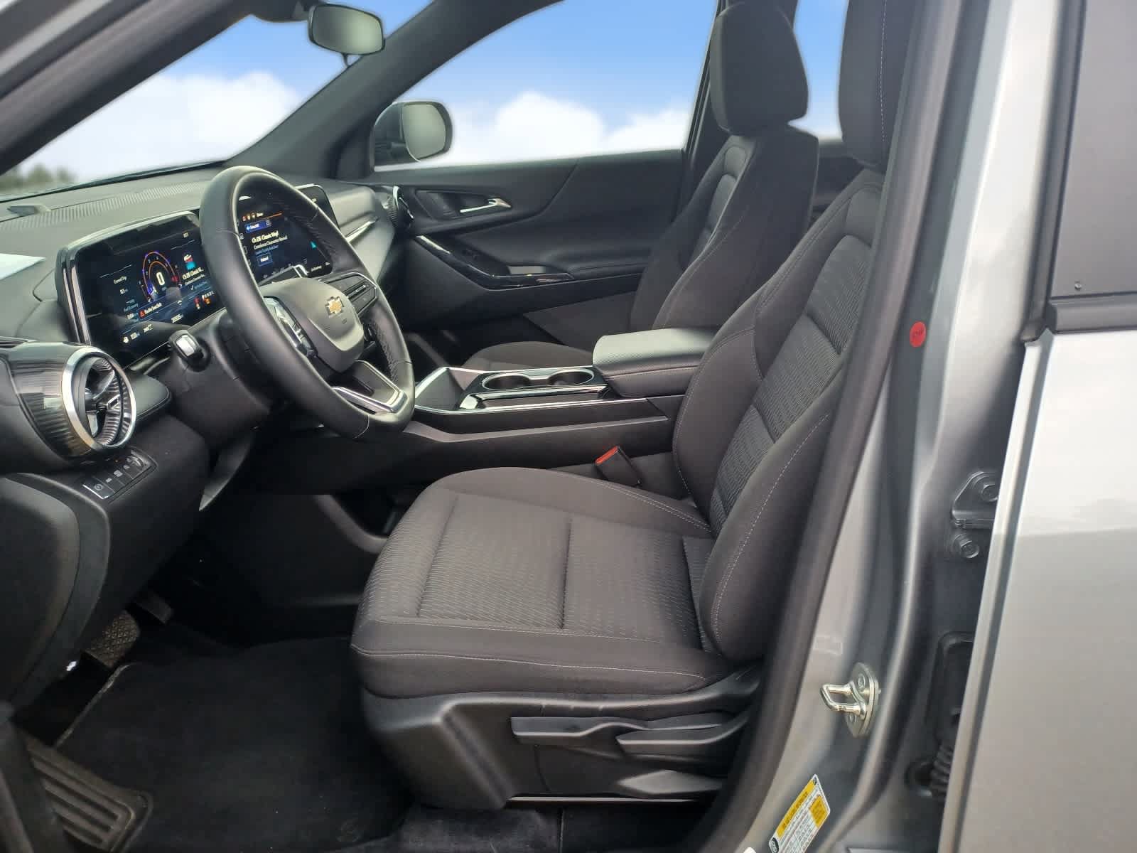 Used 2025 Chevrolet Equinox LT AWD/4WD image 7