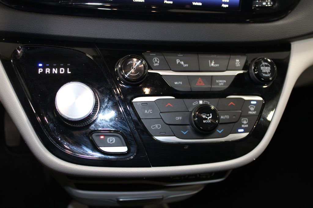 Used 2024 Chrysler Pacifica Touring-L image 43