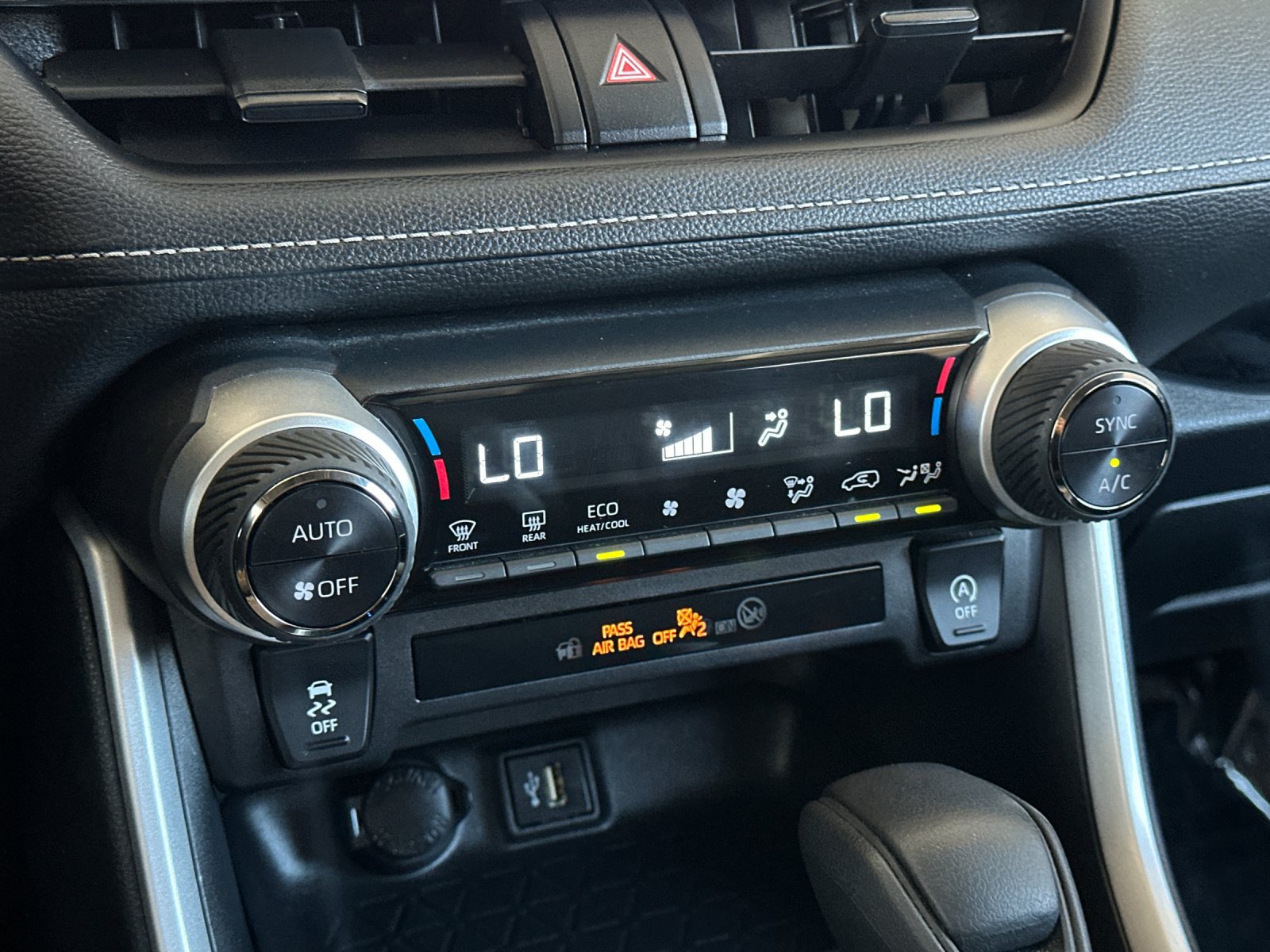 Used 2025 Toyota RAV4 XLE AWD/4WD image 18